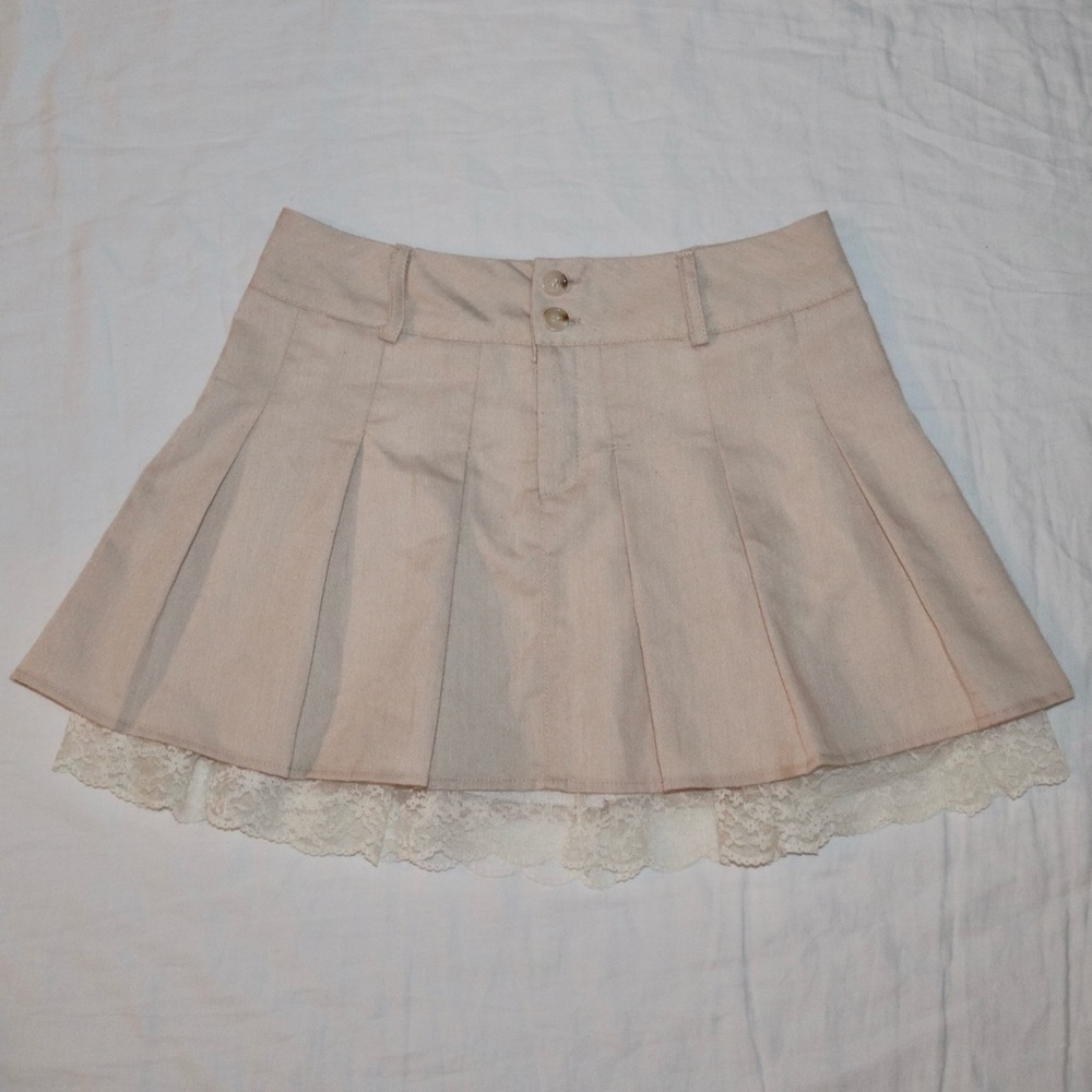 Vintage beige mini skirt with lace detailing